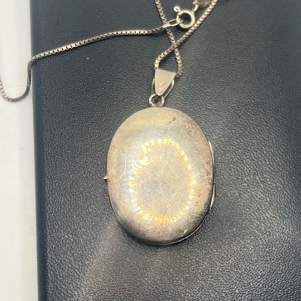 1960s Italian repousse Cameo oval locket pendant chain necklace sterling silver - Picture 6 of 16